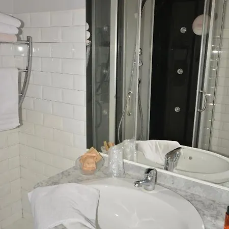 Albergo Hotel فندق 2*